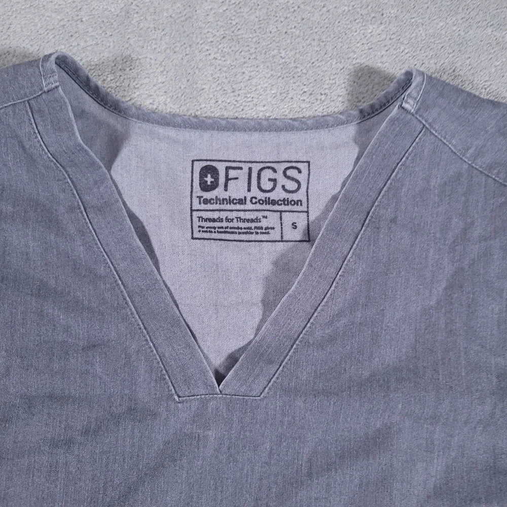 FIGS Casma Scrub Top Womens S‎ Grey Technical Collection V-Neck Short Sleeve
